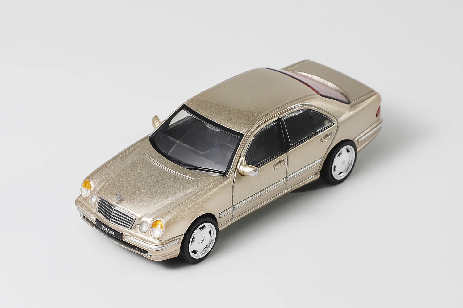 Shadow 1:64 Mercedes-Benz E55 AMG W210 Gold