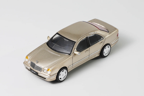 Shadow 1:64 Mercedes-Benz E55 AMG W210 Gold