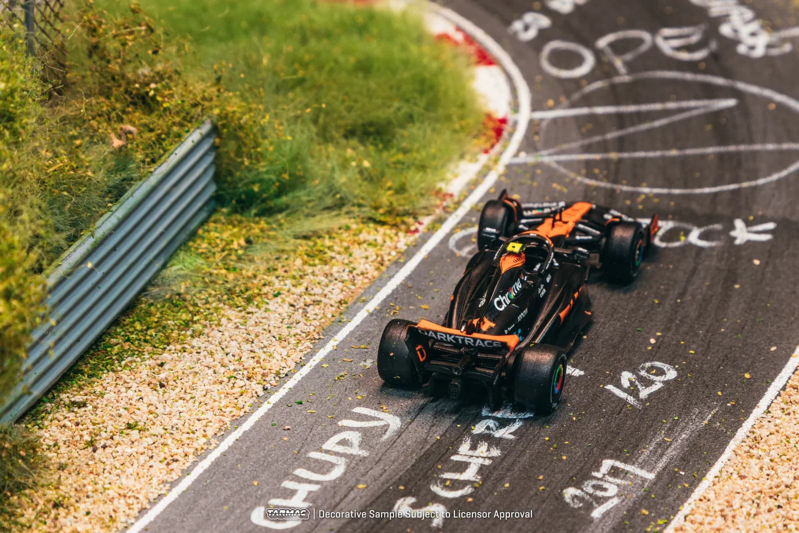 Tarmac Works 1:64 McLaren F1 MCL60 Japanese Grand Prix 2023 Lando Norris – 1:64 diecast car – photo 4