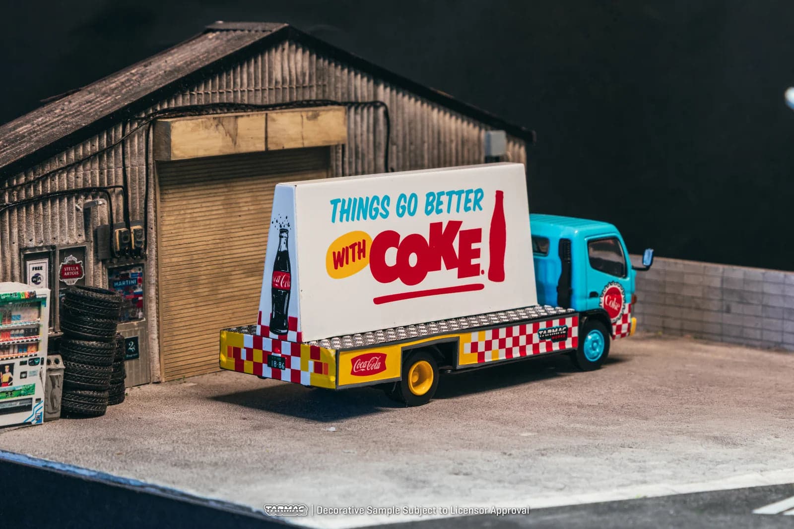 Tarmac Works 1:64 Mitsubishi Fuso Canter -Advertisement Truck COCA-COLA – 1:64 diecast car – photo 3