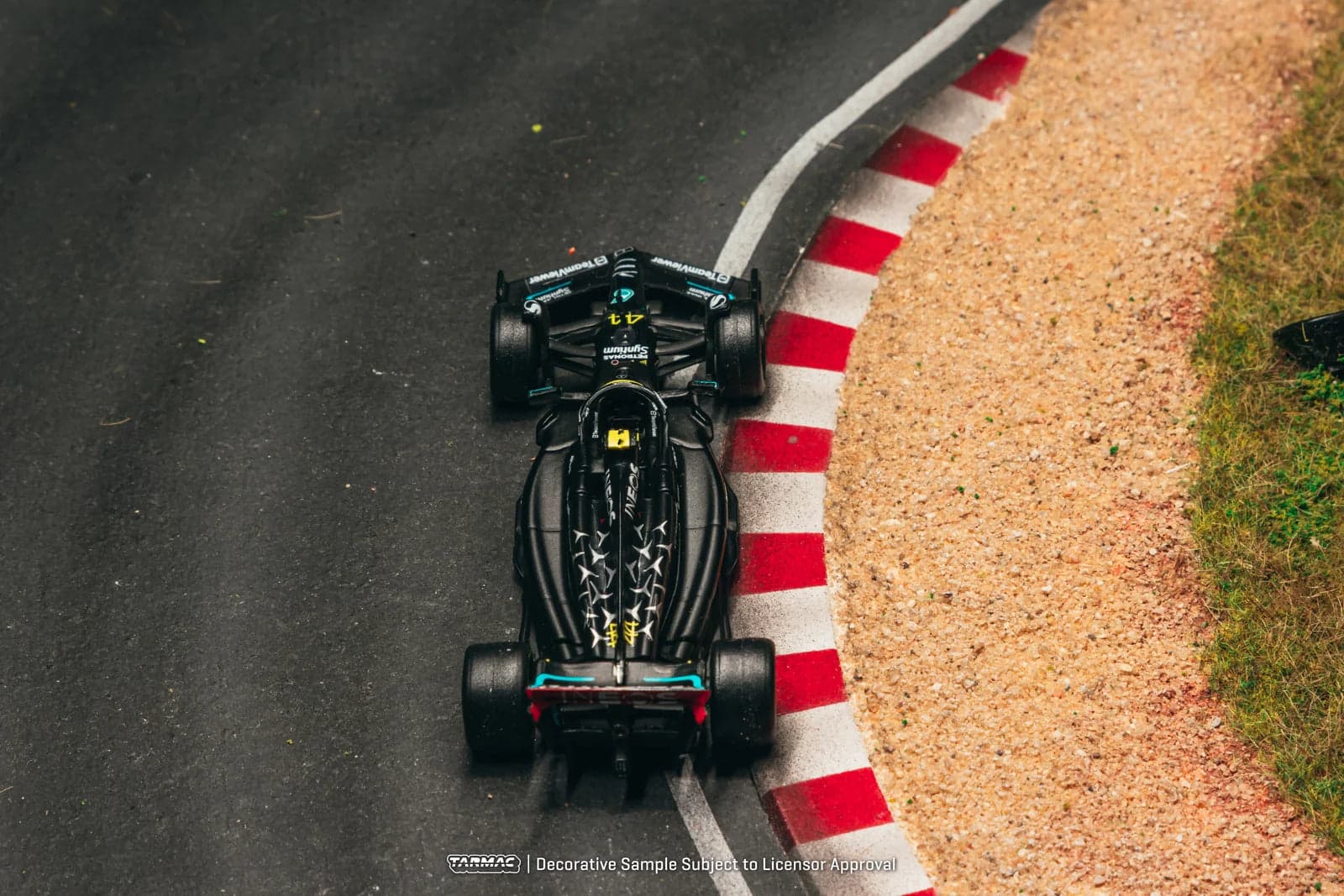 Tarmac Works 1:64 Mercedes-AMG F1 W14 E Performance Italian Grand Prix 2023 #44 Lewis Hamilton – 1:64 diecast car – photo 3