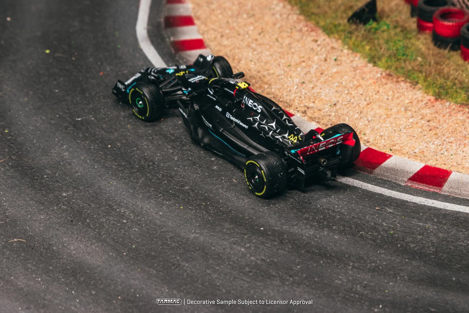 Tarmac Works 1:64 Mercedes-AMG F1 W14 E Performance Italian Grand Prix 2023 #44 Lewis Hamilton – 1:64 diecast car – photo 4