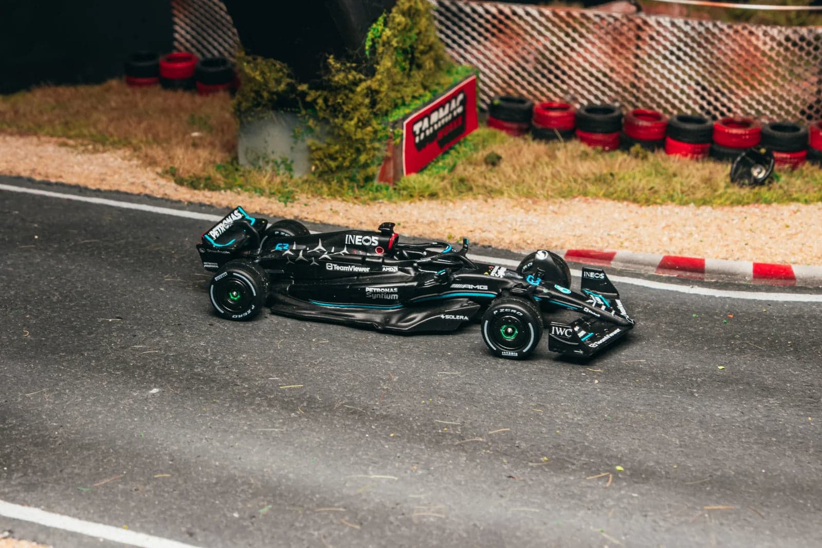Tarmac Works 1:64 Mercedes-AMG F1 W14 E Performance Italian Grand Prix 2023 George Russell – 1:64 diecast car – photo 2