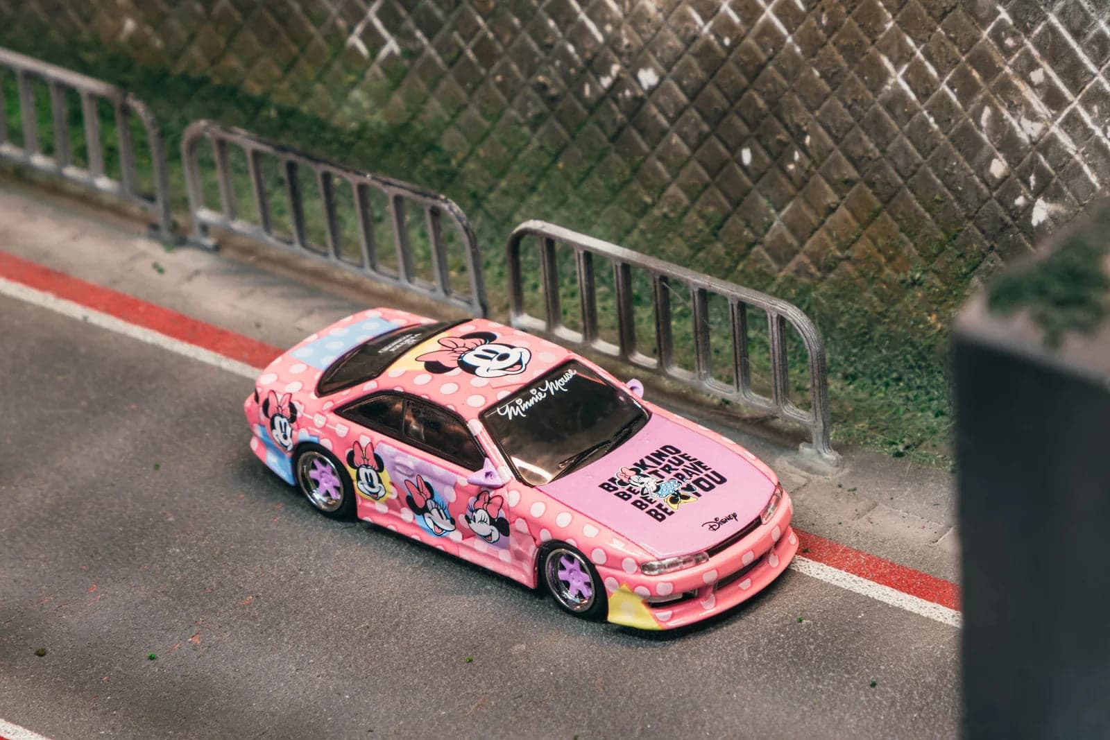 Tarmac Works VERTEX Silvia (S 14) Minnie Mouse - GLOBAL64 – 1:64 diecast car – photo 2
