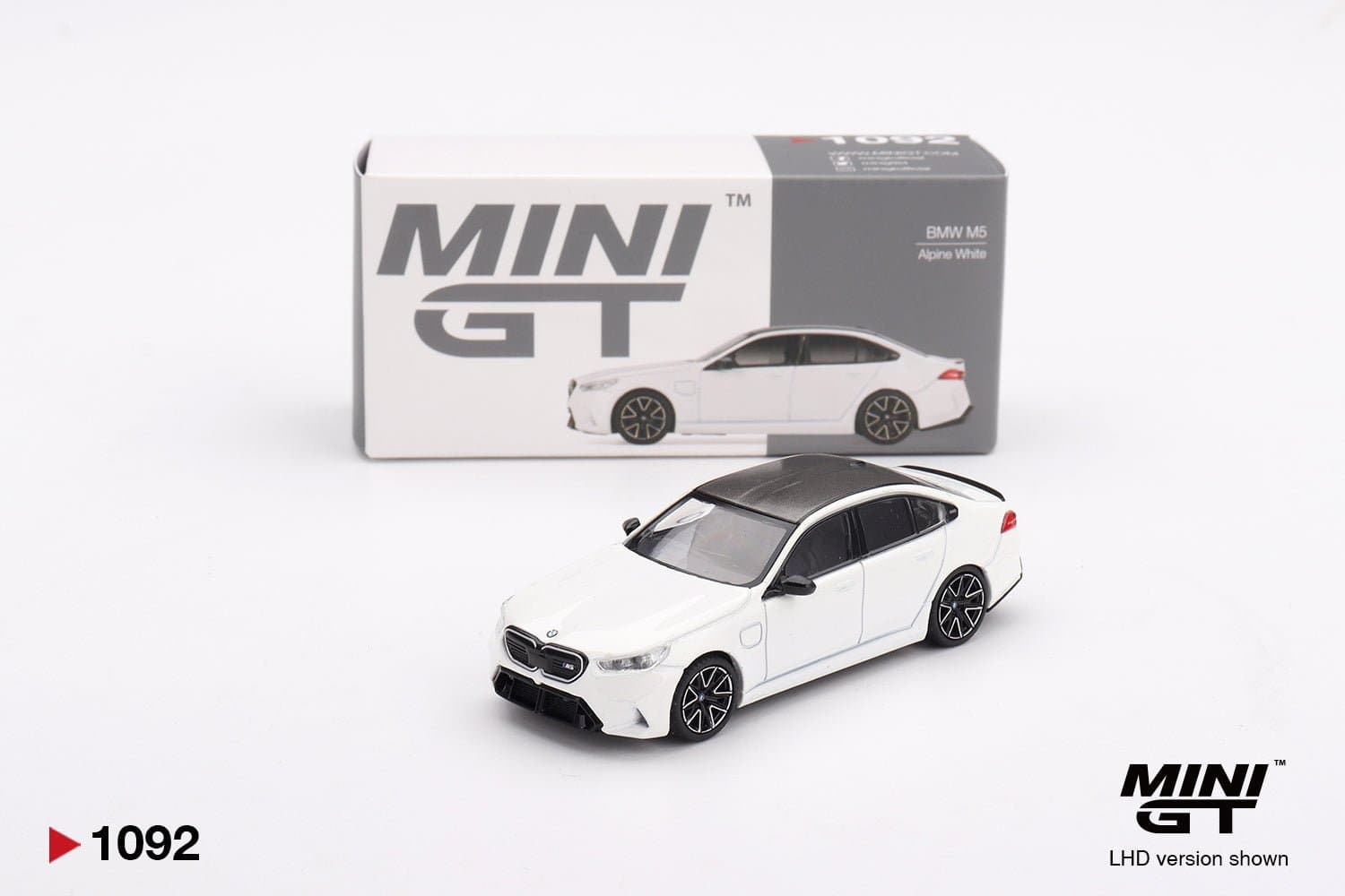 BMW M5 Alpine White – 1:64 Mini GT diecast car