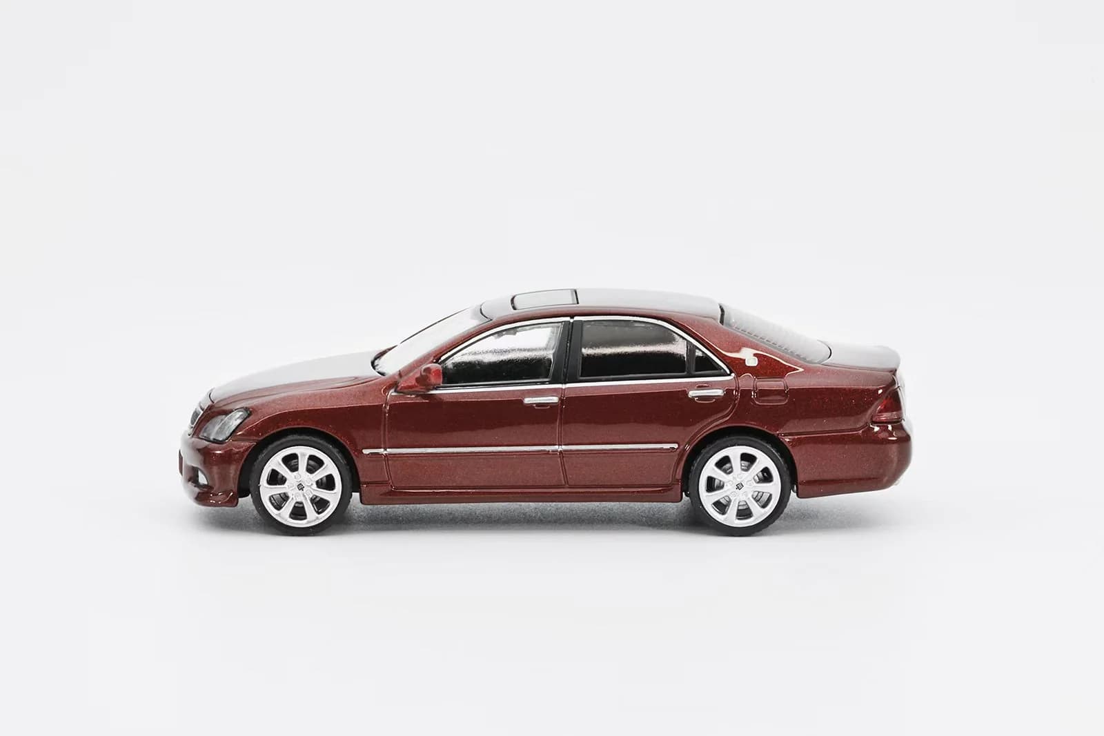 Toyota Crown Athlete (S180) – 1:64 Shadow diecast car