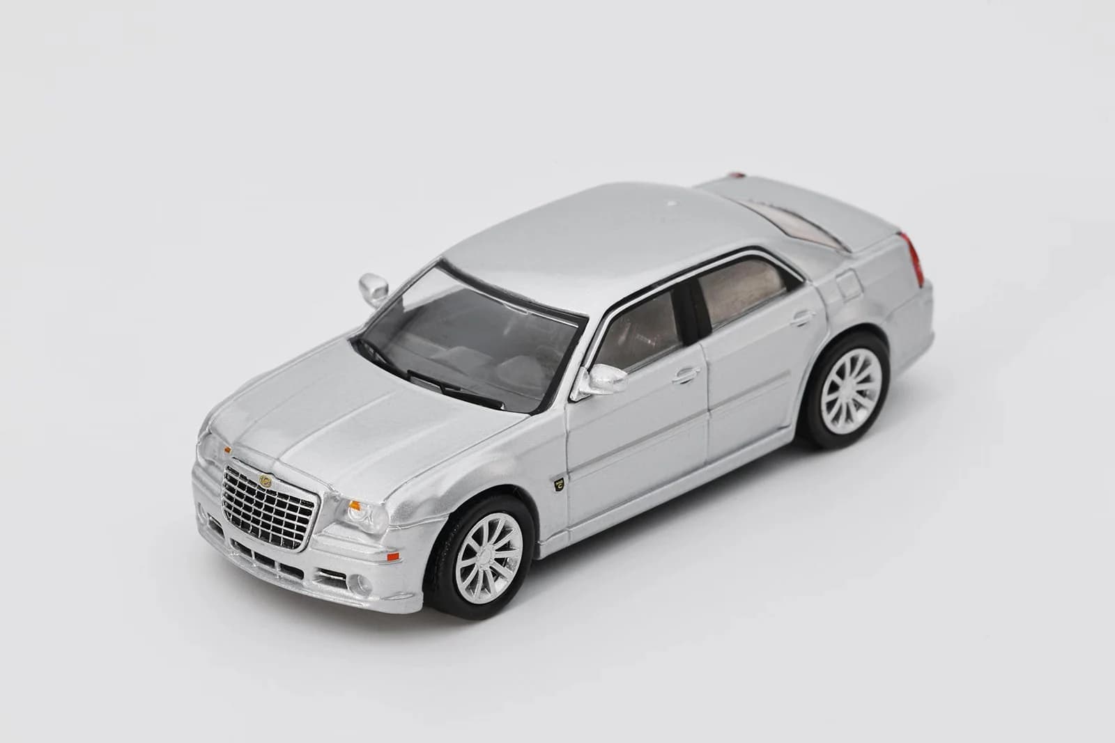 Chrysler 300C SRT8 SILVER – 1:64 Shadow diecast car