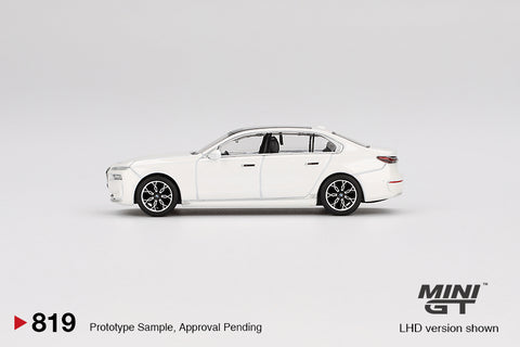 BMW i7 xDrive60 Mineral White