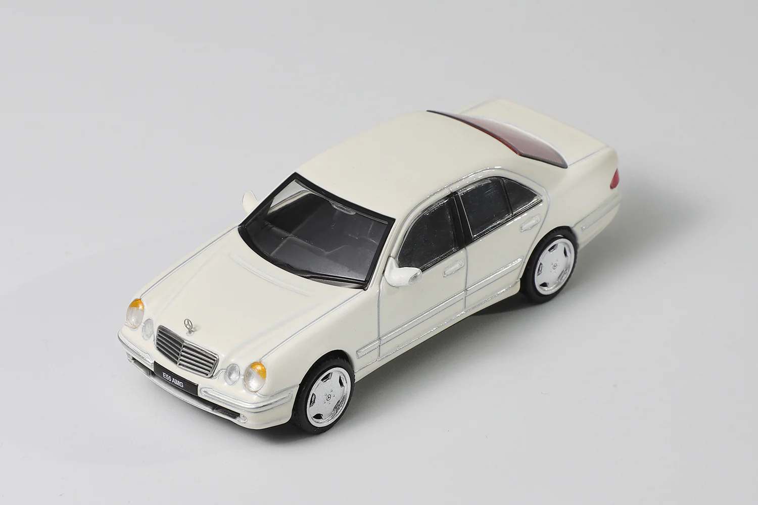 Shadow 1:64 Mercedes-Benz E55 AMG W210 White