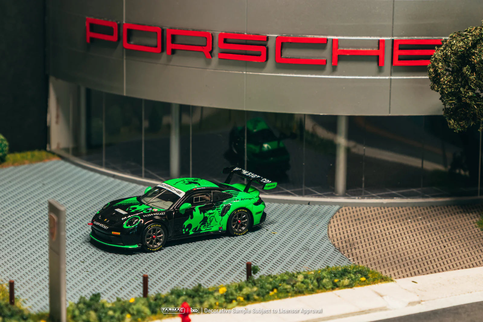Tarmac Works - 1/64 Porsche 911 GT3 Cup (992) Fire Monkey Motorsport - Tarmac Works X iXO Models HOBBY64
