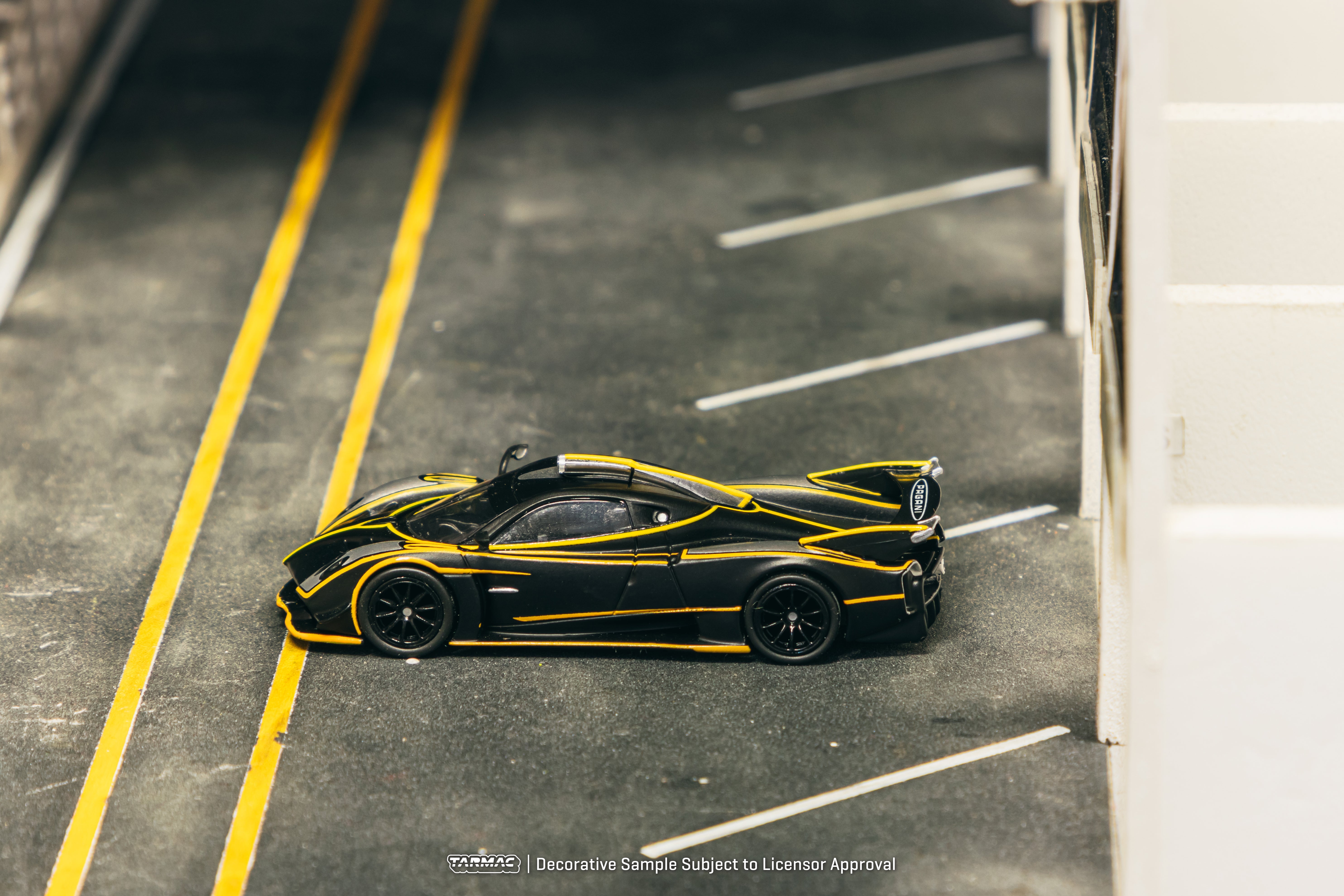 Tarmac Works 1/64 Pagani Huayra R Matt Black / Silver - GLOBAL64