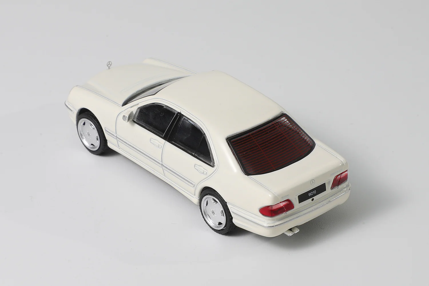 Shadow 1:64 Mercedes-Benz E55 AMG W210 White