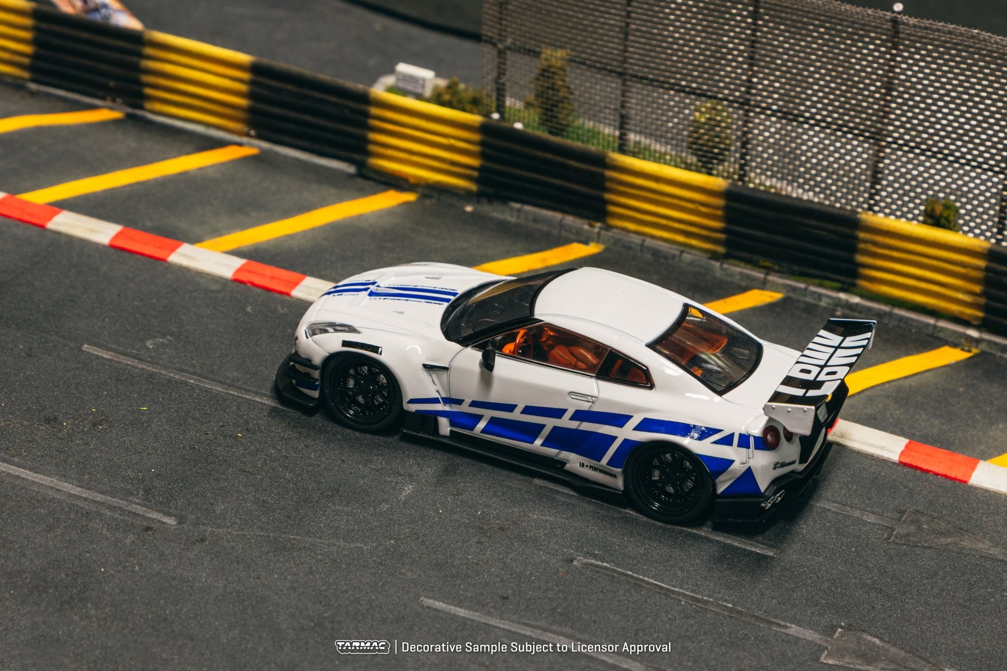 TARMAC WORKS LB-WORKS NISSAN GT-R R35 type 2 White - 1ISTO64